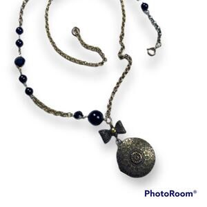 Antiqued looking magnetic closure locket necklace